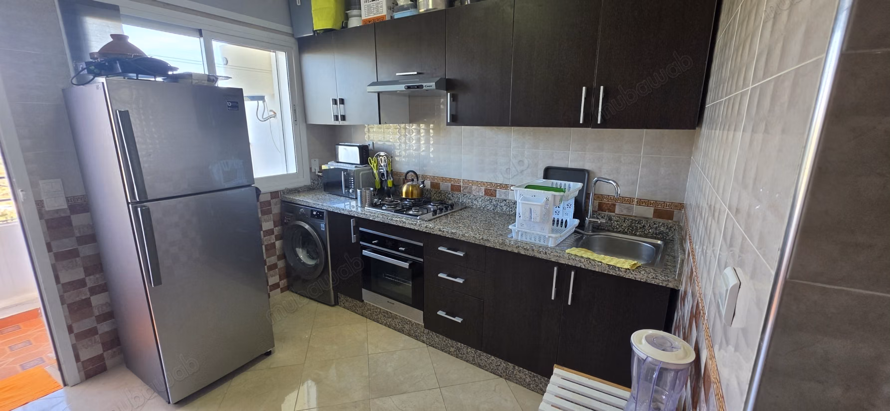 Superbo appartamento in affitto a Moujahidine. 3 camere confortevoli. Ben arredato