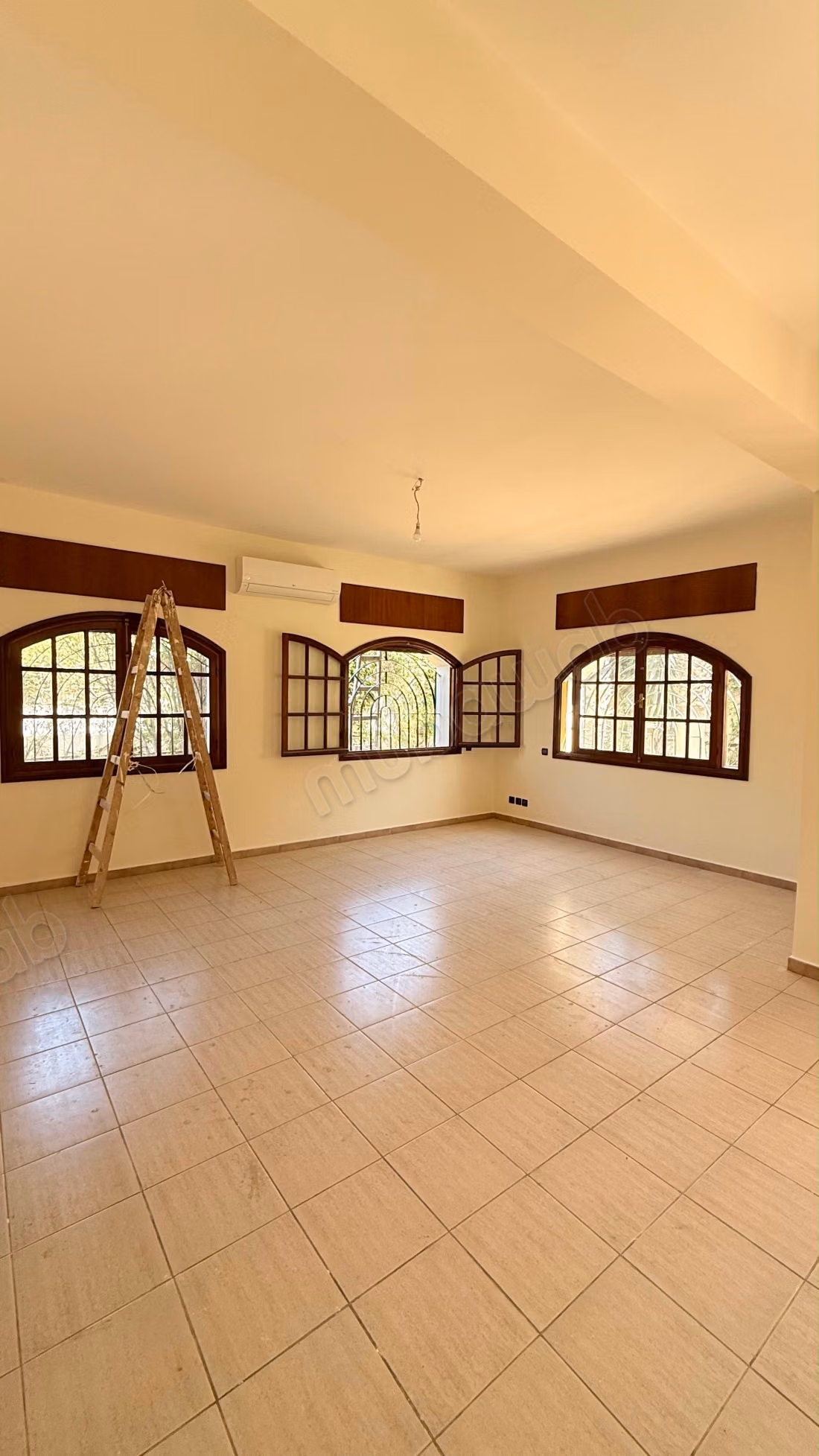 Superbe villa à louer à Riyad. 8 grandes pièces. Air conditionné et cheminée
