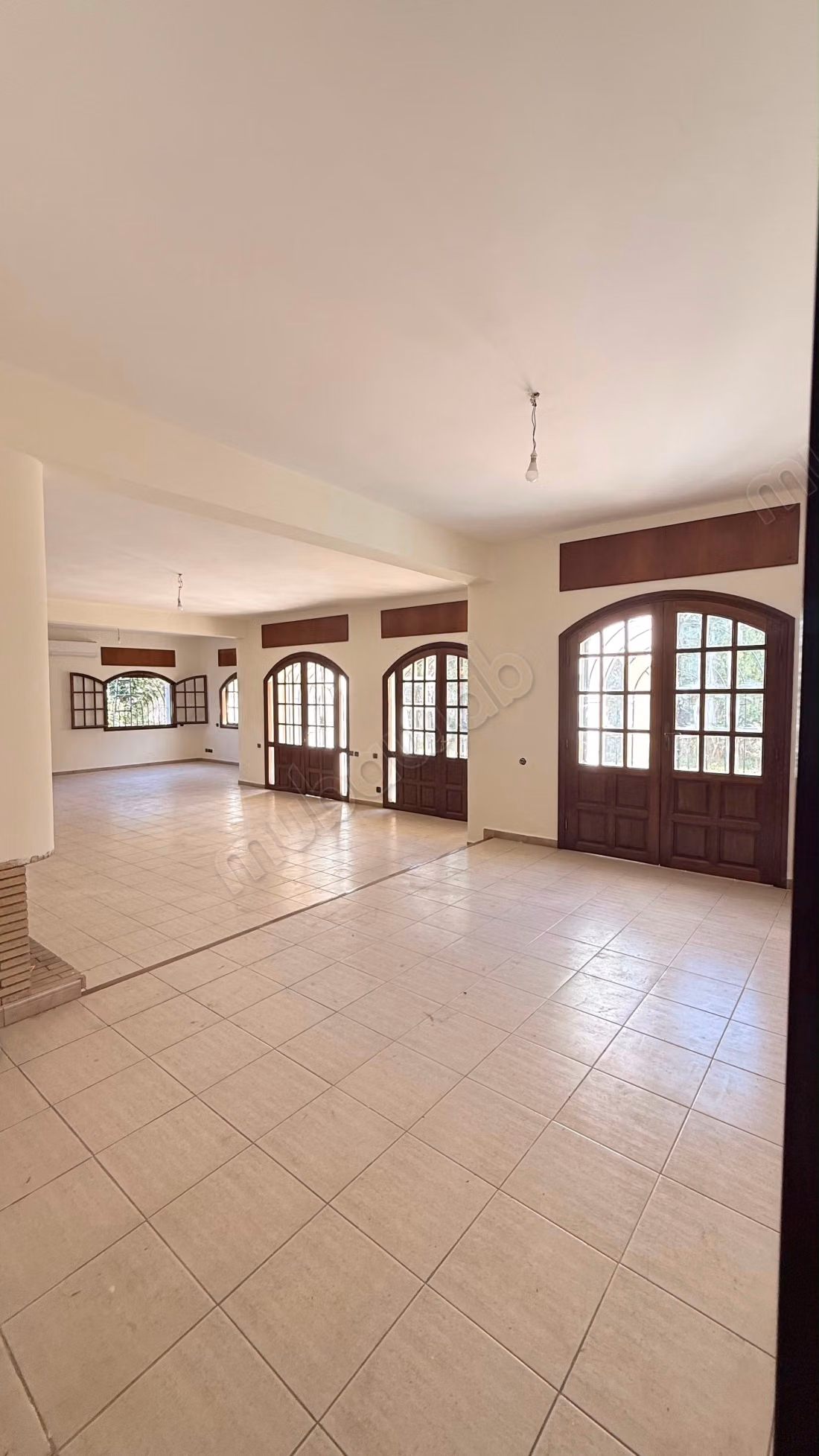 Superbe villa à louer à Riyad. 8 grandes pièces. Air conditionné et cheminée