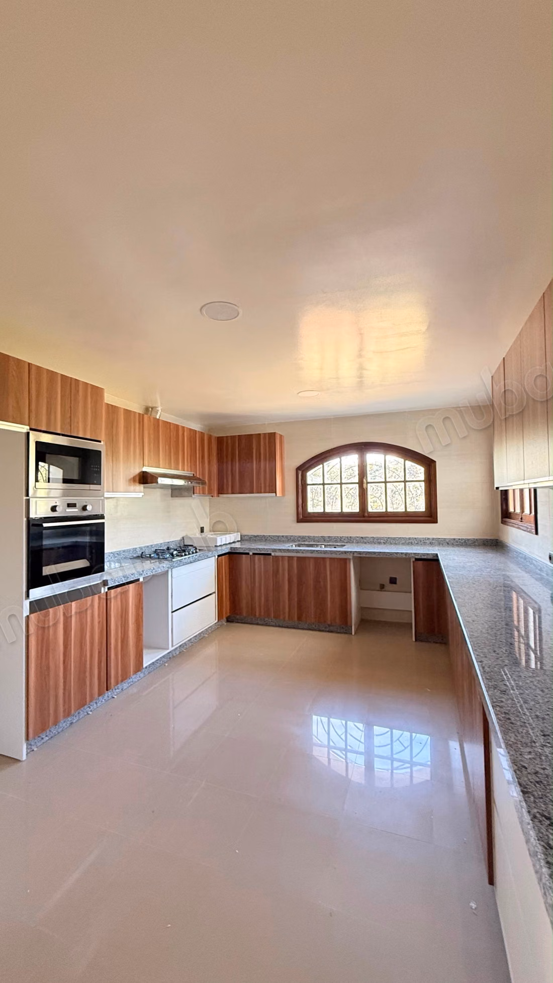 Superbe villa à louer à Riyad. 8 grandes pièces. Air conditionné et cheminée