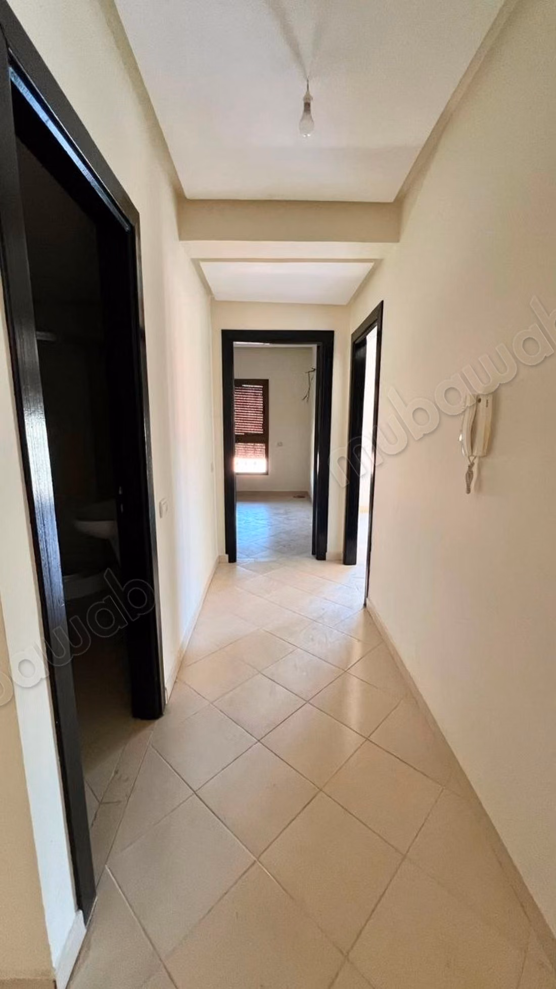 Louez cet appartement à Route Casablanca. 
3 grandes pièces. 
Piscine et service de Conciergerie