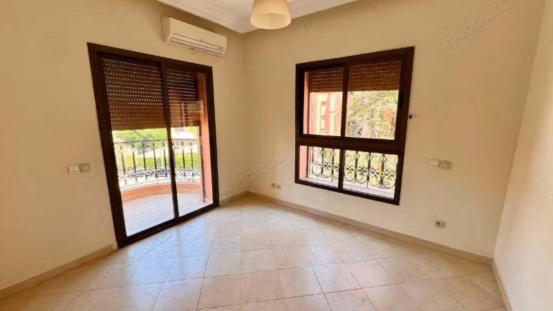 Louez cet appartement à Route Casablanca. 
3 grandes pièces. 
Piscine et service de Conciergerie