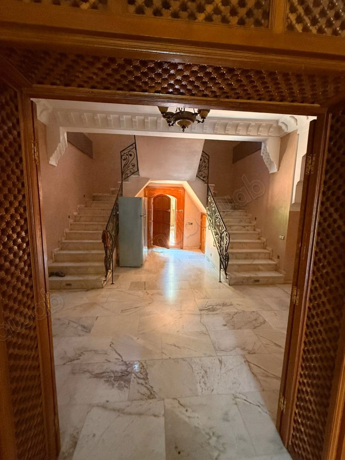Villa 2000 m² à louer 
RT abdelah ghyat 
Marrakech