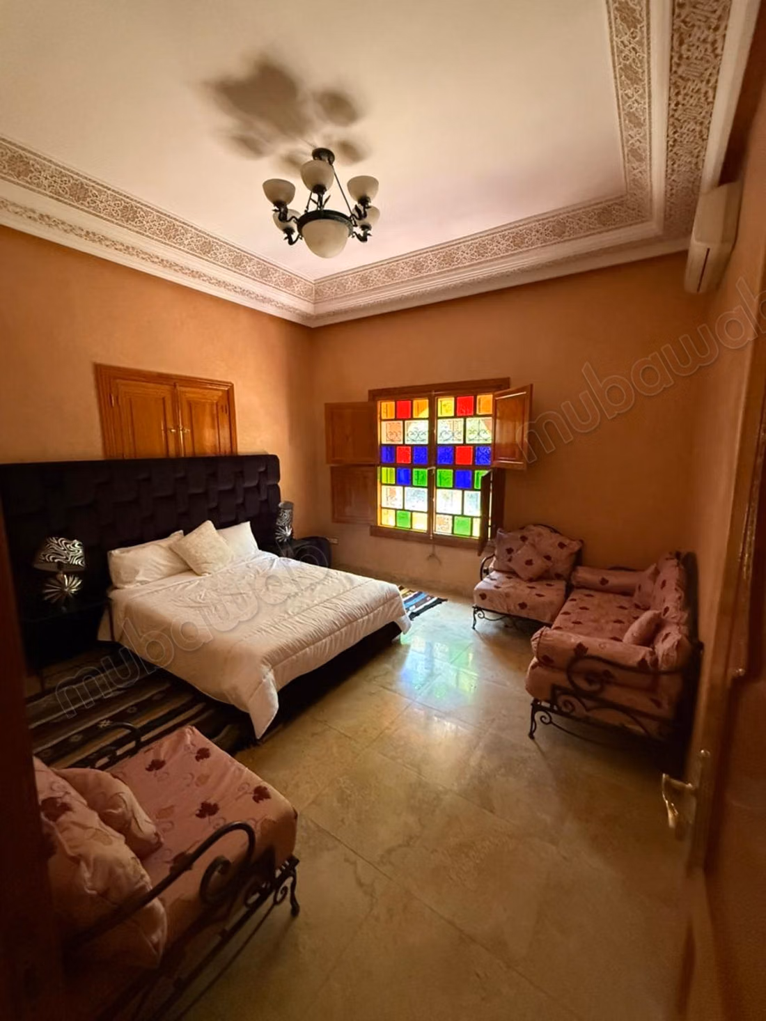 Villa 2000 m² à louer 
RT abdelah ghyat 
Marrakech