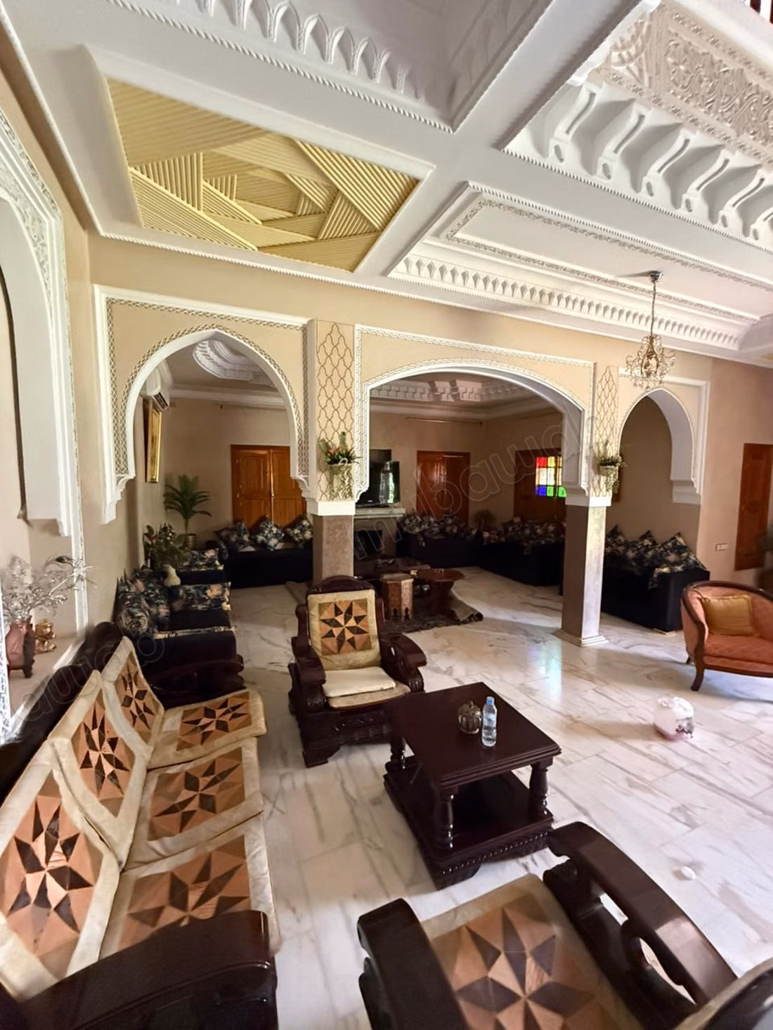 Villa 2000 m² à louer 
RT abdelah ghyat 
Marrakech