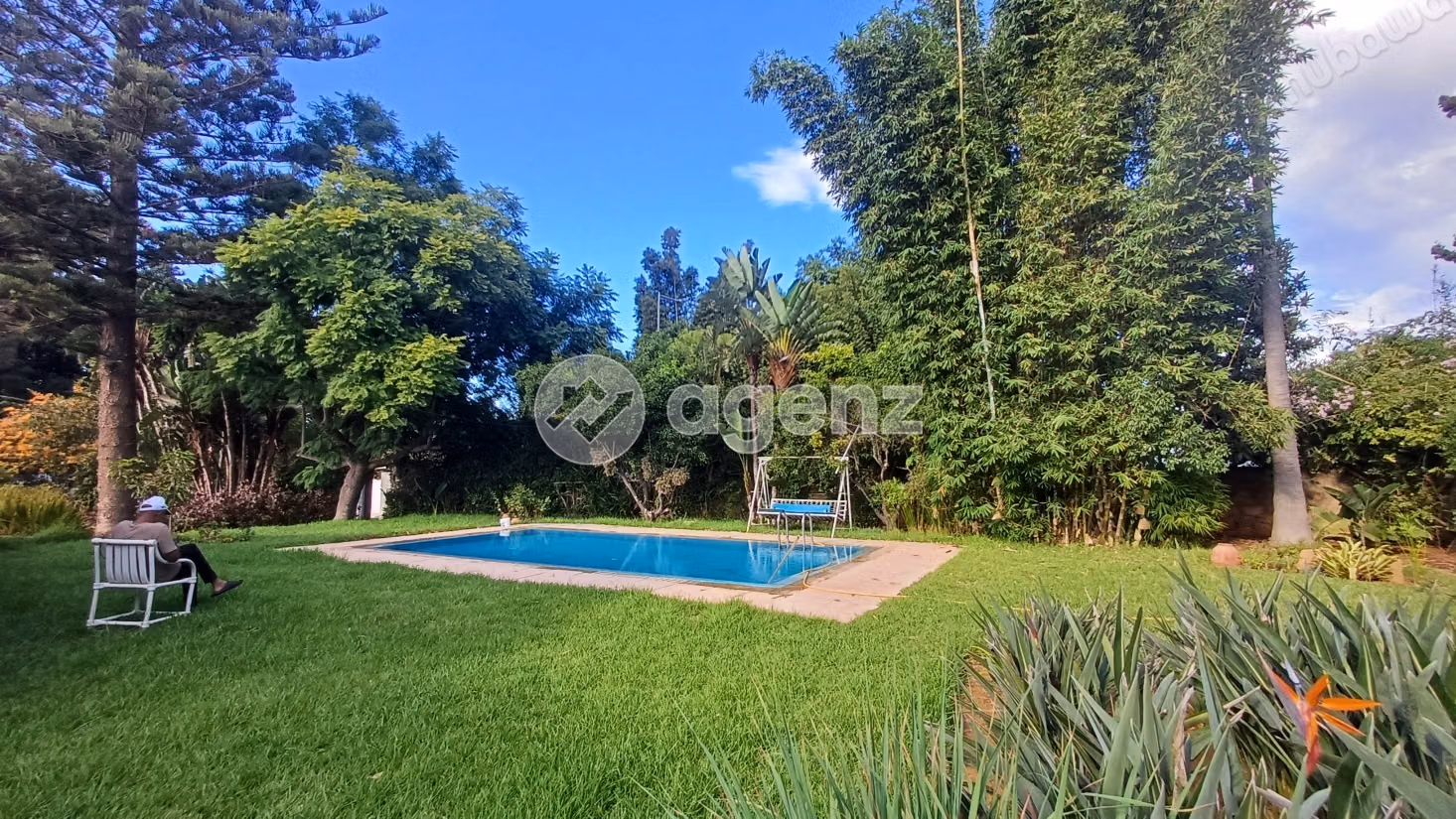 Villa à vendre 2 403 m², 3 chambres 
Souissi Rabat