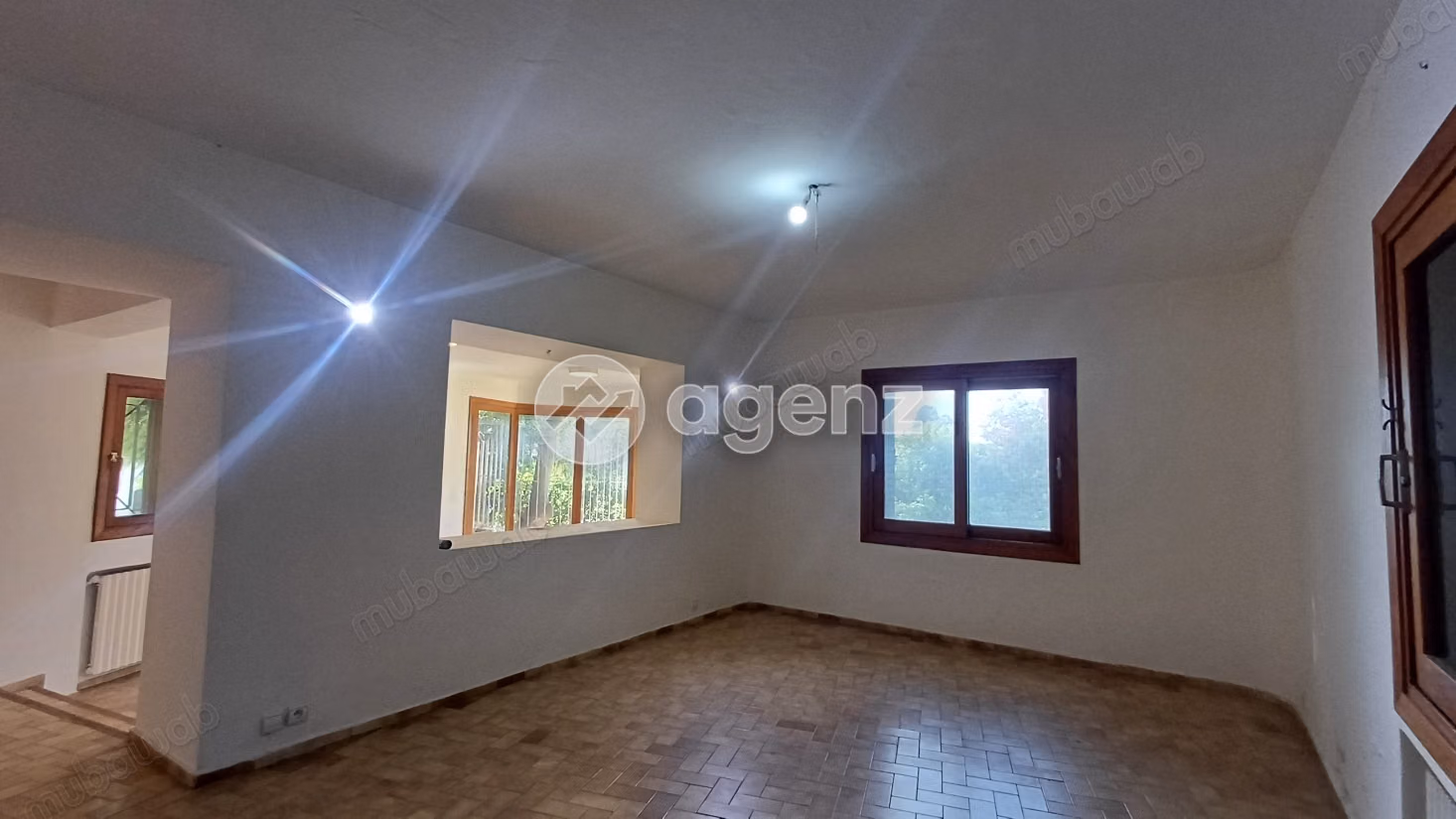 Villa à vendre 2 403 m², 3 chambres 
Souissi Rabat