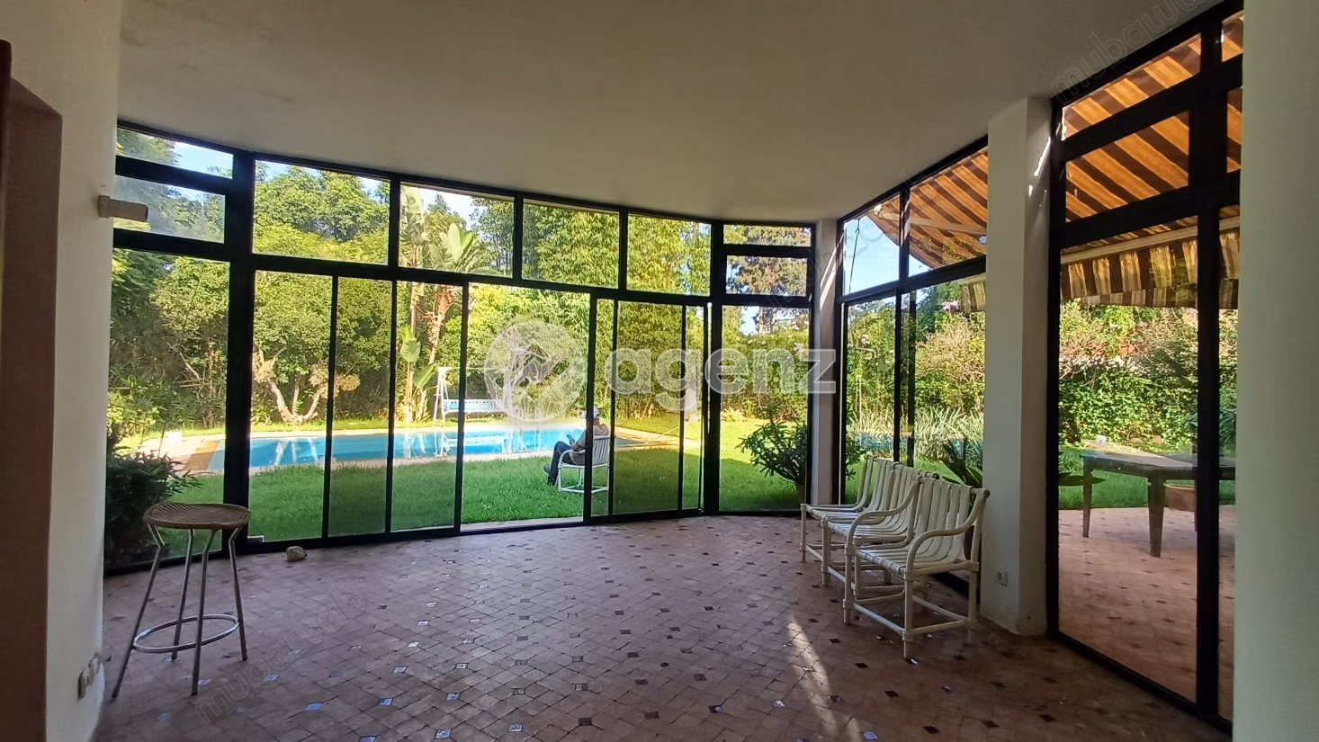Villa à vendre 2 403 m², 3 chambres 
Souissi Rabat