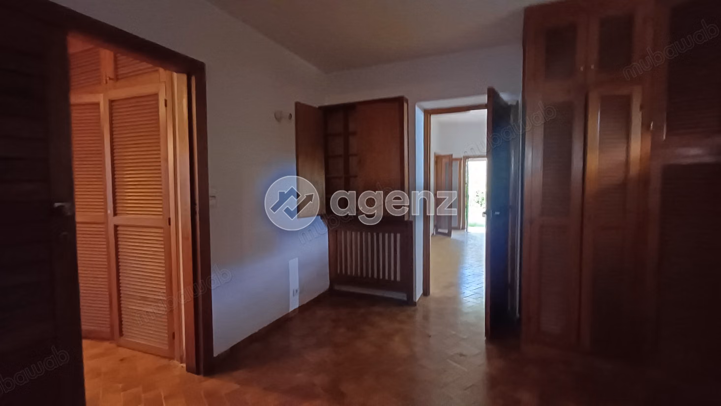 Villa à vendre 2 403 m², 3 chambres 
Souissi Rabat
