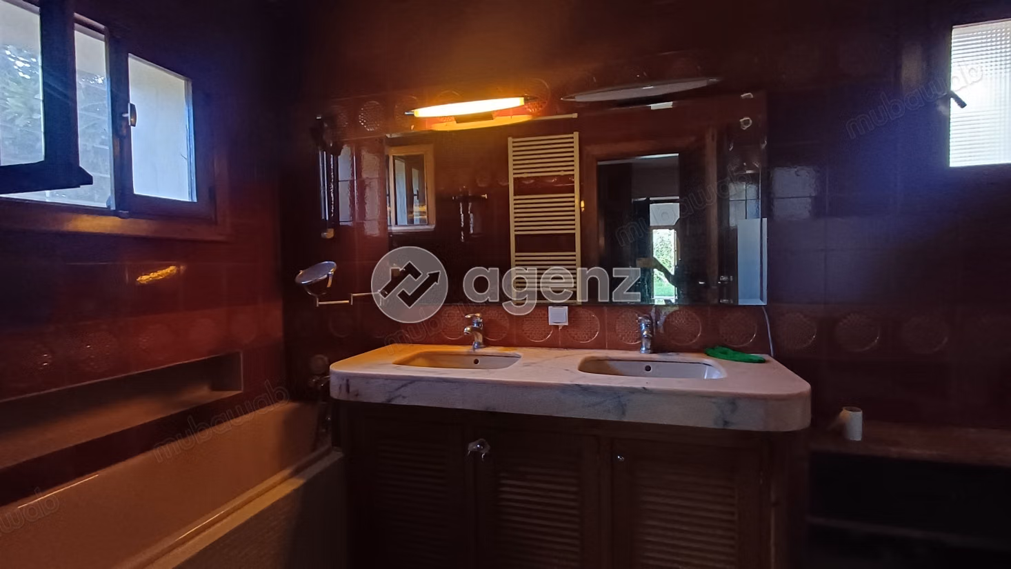Villa à vendre 2 403 m², 3 chambres 
Souissi Rabat