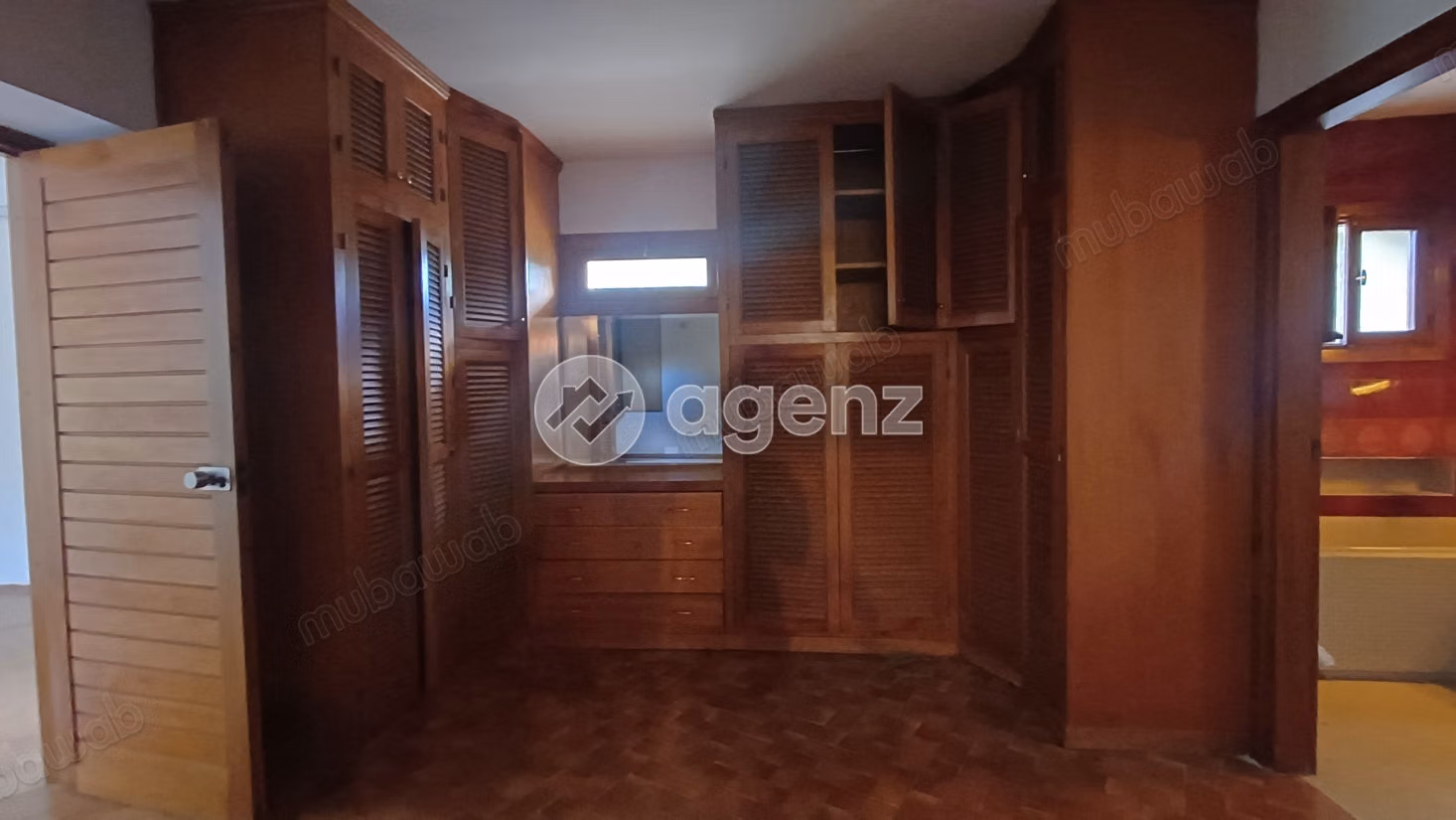 Villa à vendre 2 403 m², 3 chambres 
Souissi Rabat