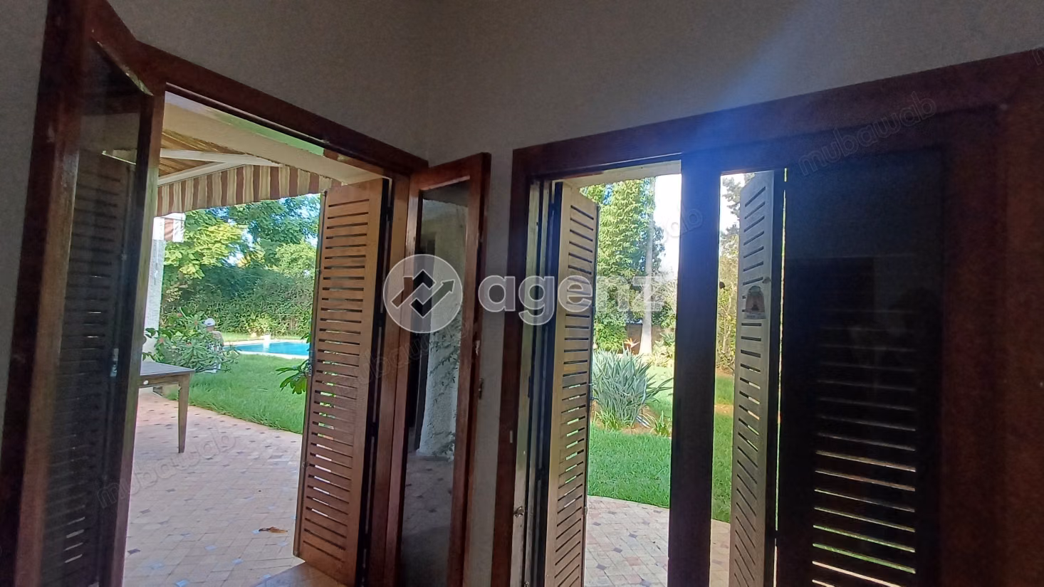 Villa à vendre 2 403 m², 3 chambres 
Souissi Rabat