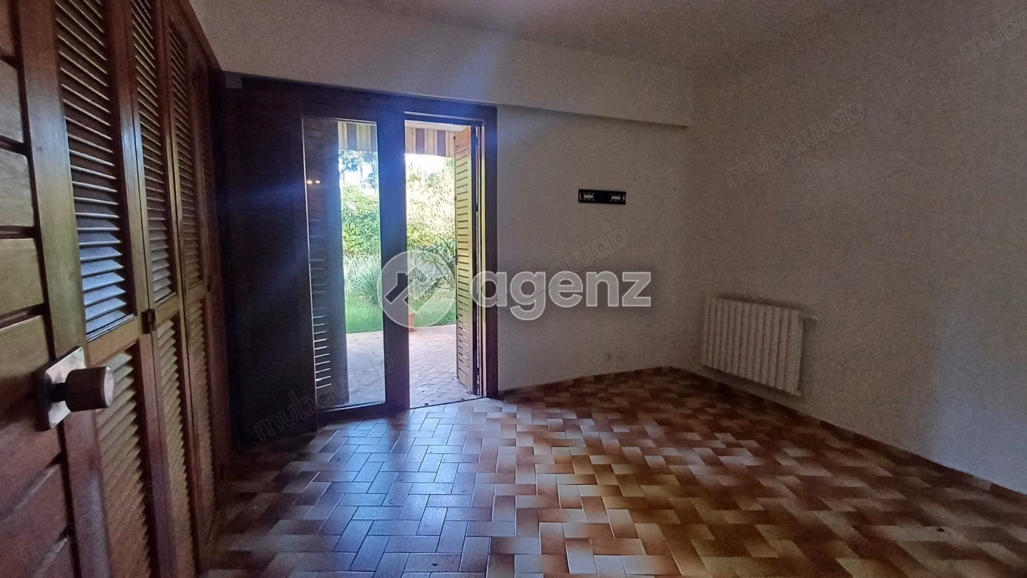 Villa à vendre 2 403 m², 3 chambres 
Souissi Rabat