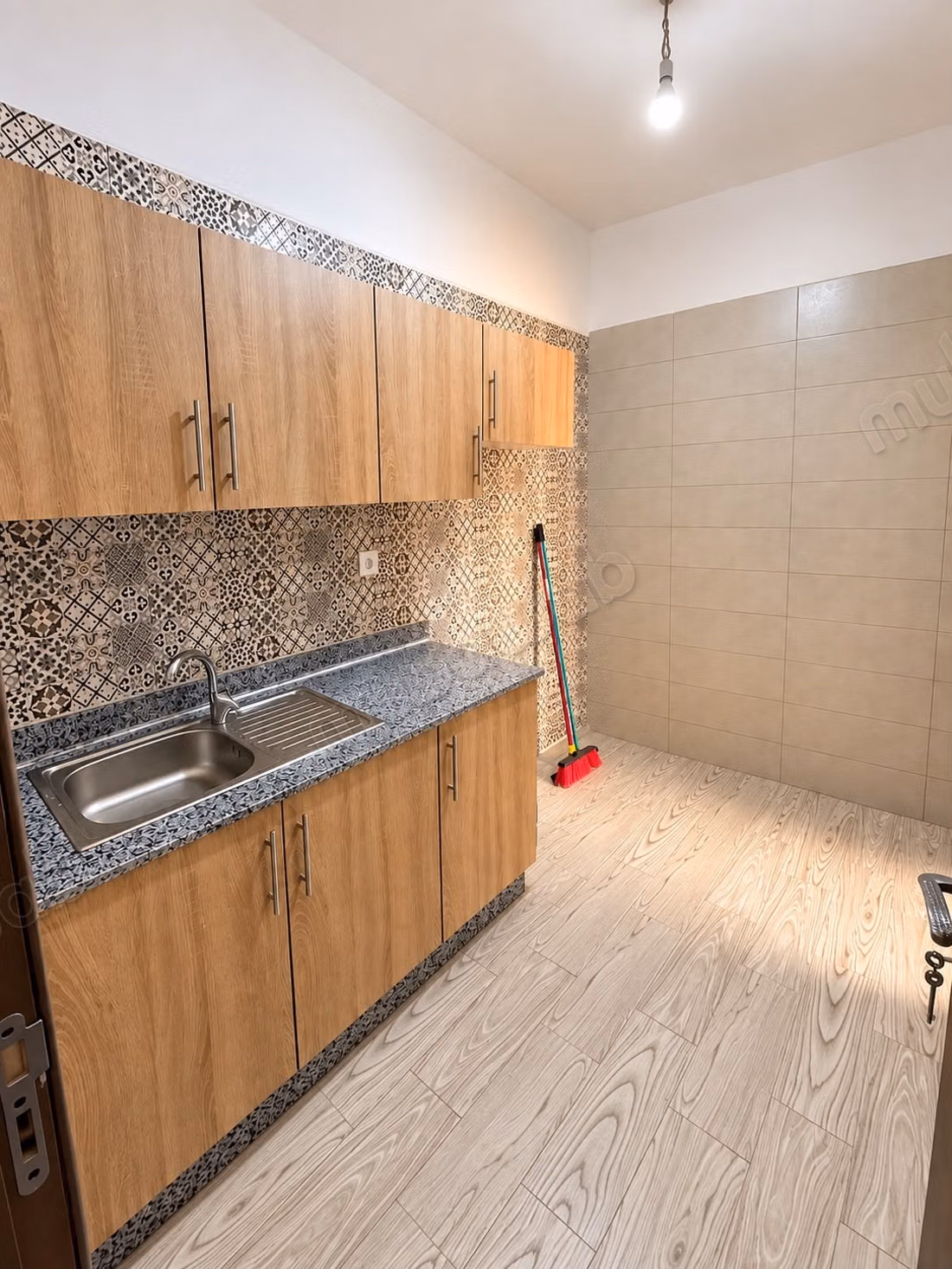 Location d'un appartement à Route de Safi. 
2 chambres. 
Ascenseur