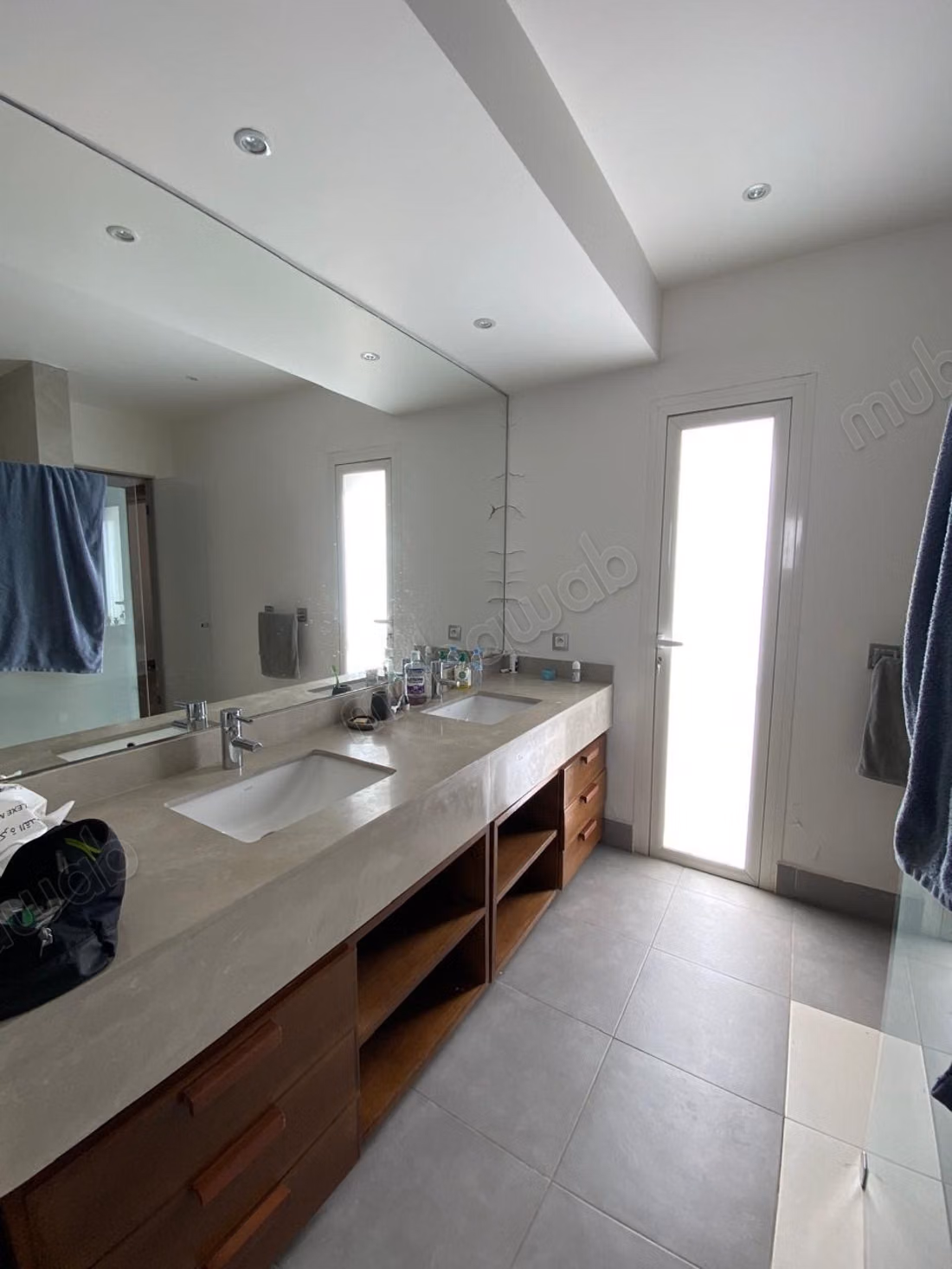 Villa de luxe à louer vide à El Menzeh