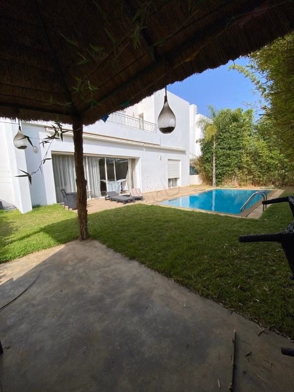 Villa de luxe à louer vide à El Menzeh