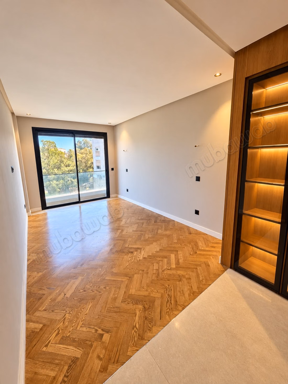 Beautiful apartment for rent in CIL near CFC 3 bedrooms. Very high standard residence