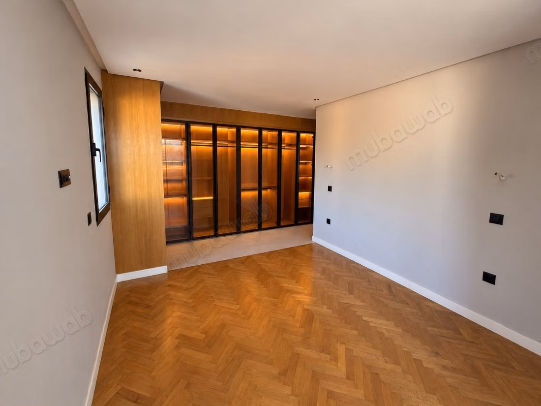 Bel appartement en location au CIL à proximité de CFC 3 chambres avec terasses vue dégagée. Résidence très haut standing