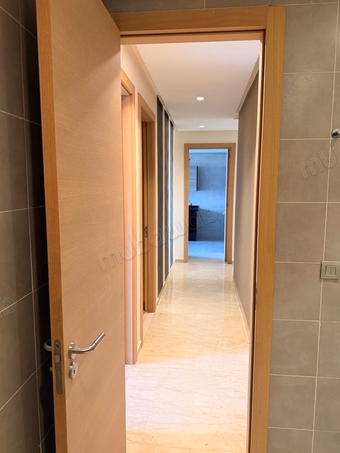 Appartement en location à Prestigia Hay Riyad. Surface totale 220 m². Spacieux salon européen