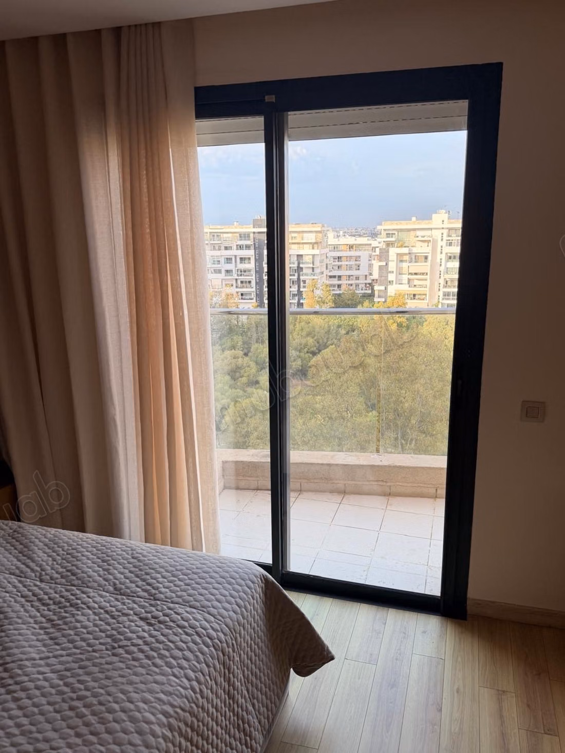 Appartement en location à Prestigia Hay Riyad. Surface totale 220 m². Spacieux salon européen