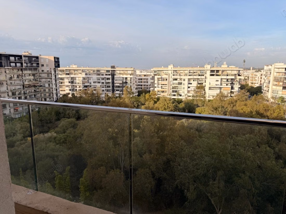 Appartement en location à Prestigia Hay Riyad. Surface totale 220 m². Spacieux salon européen