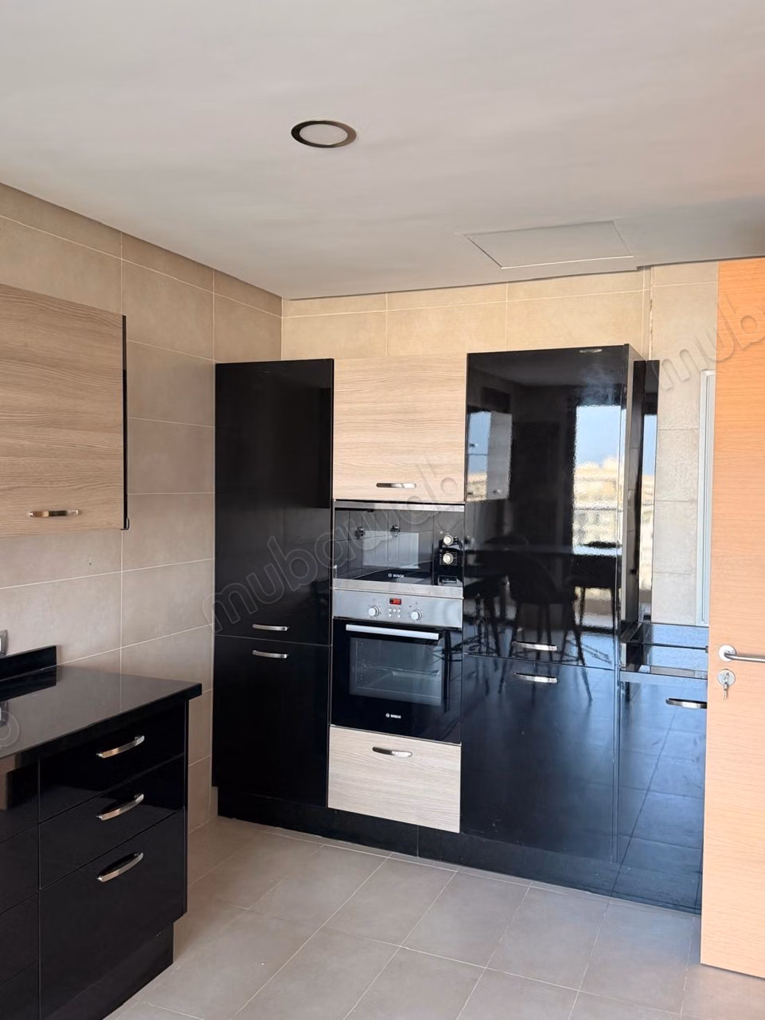Appartement en location à Prestigia Hay Riyad. Surface totale 220 m². Spacieux salon européen