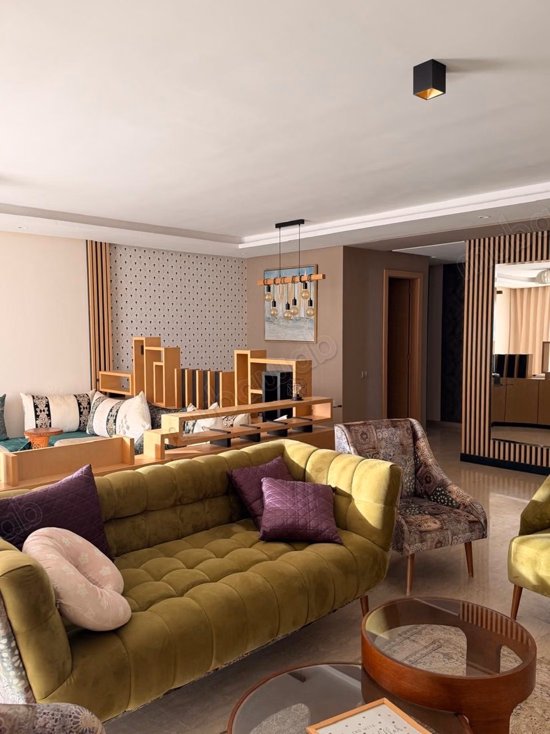 Appartement en location à Prestigia Hay Riyad. Surface totale 220 m². Spacieux salon européen