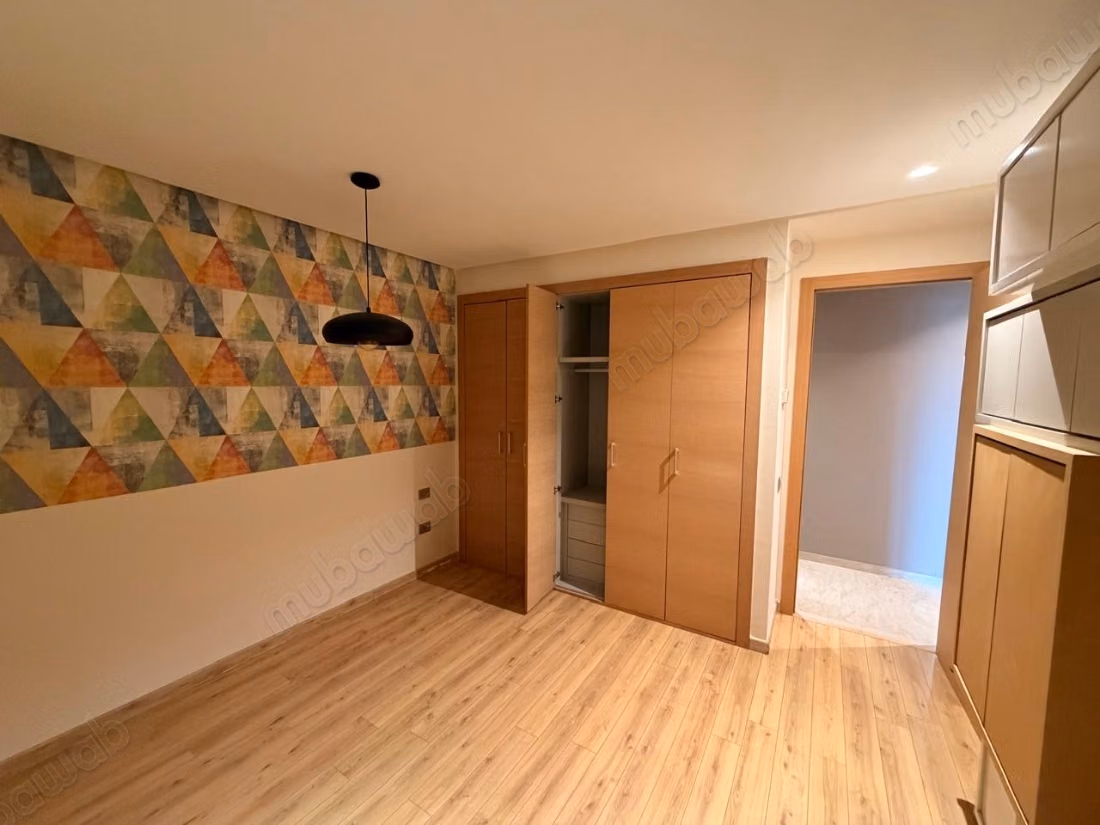 Appartement en location à Prestigia Hay Riyad. Surface totale 220 m². Spacieux salon européen