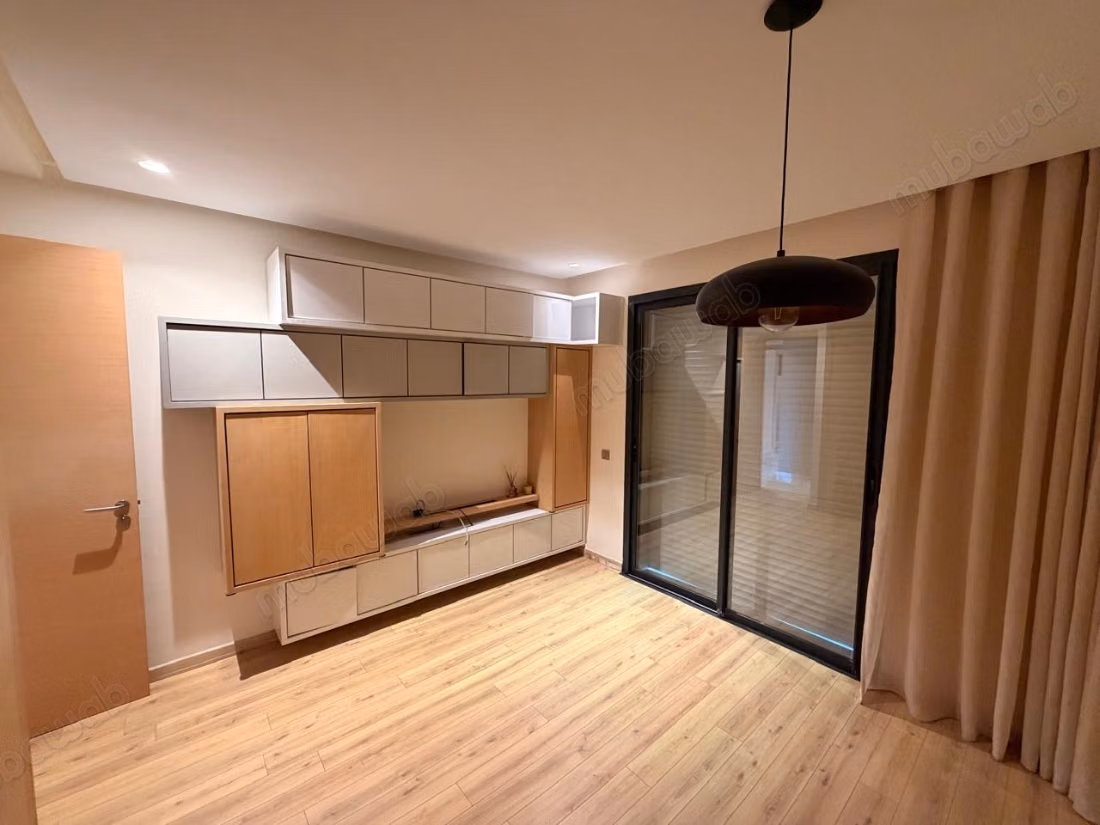 Appartement en location à Prestigia Hay Riyad. Surface totale 220 m². Spacieux salon européen