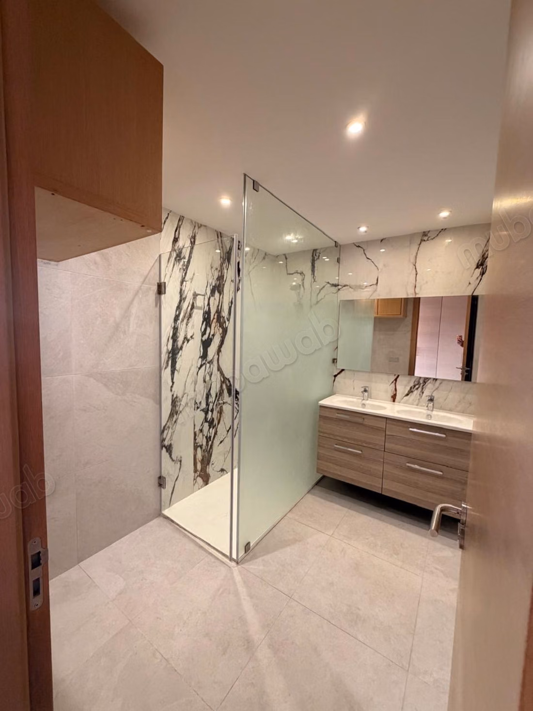 Appartement en location à Prestigia Hay Riyad. Surface totale 220 m². Spacieux salon européen