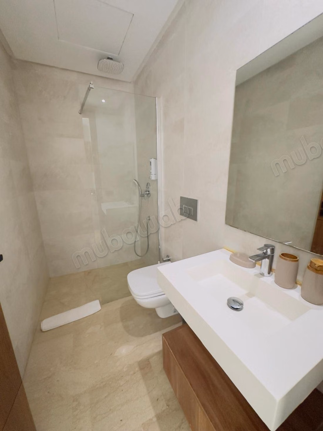 Sell apartment in Bourgogne East. 1 bedroom. Parking and terrace