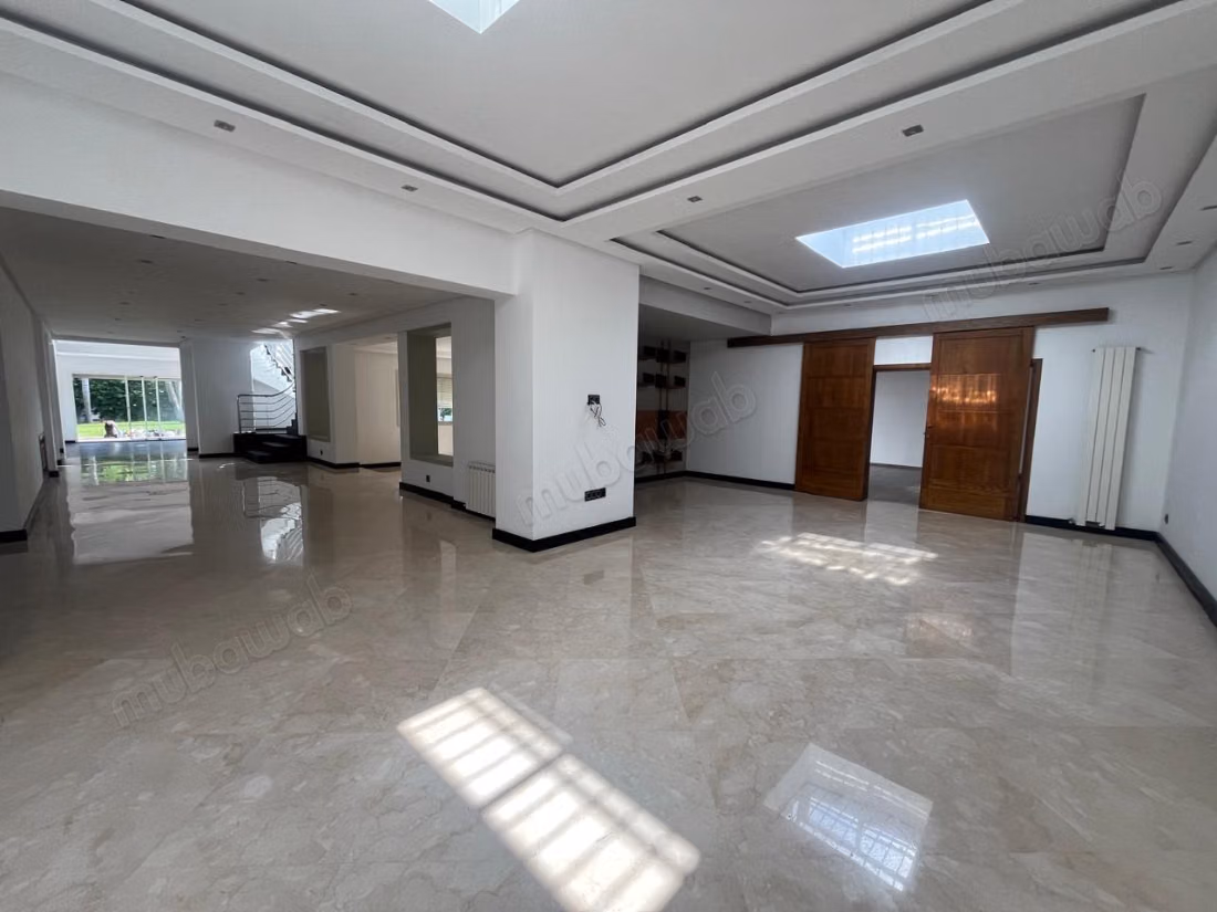 Villa professionnelle de 1.250 m de surface exploitable a la location en plein quartier Anfa idéal pour siège social