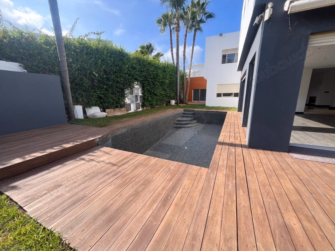 Villa professionnelle de 1.250 m de surface exploitable a la location en plein quartier Anfa idéal pour siège social