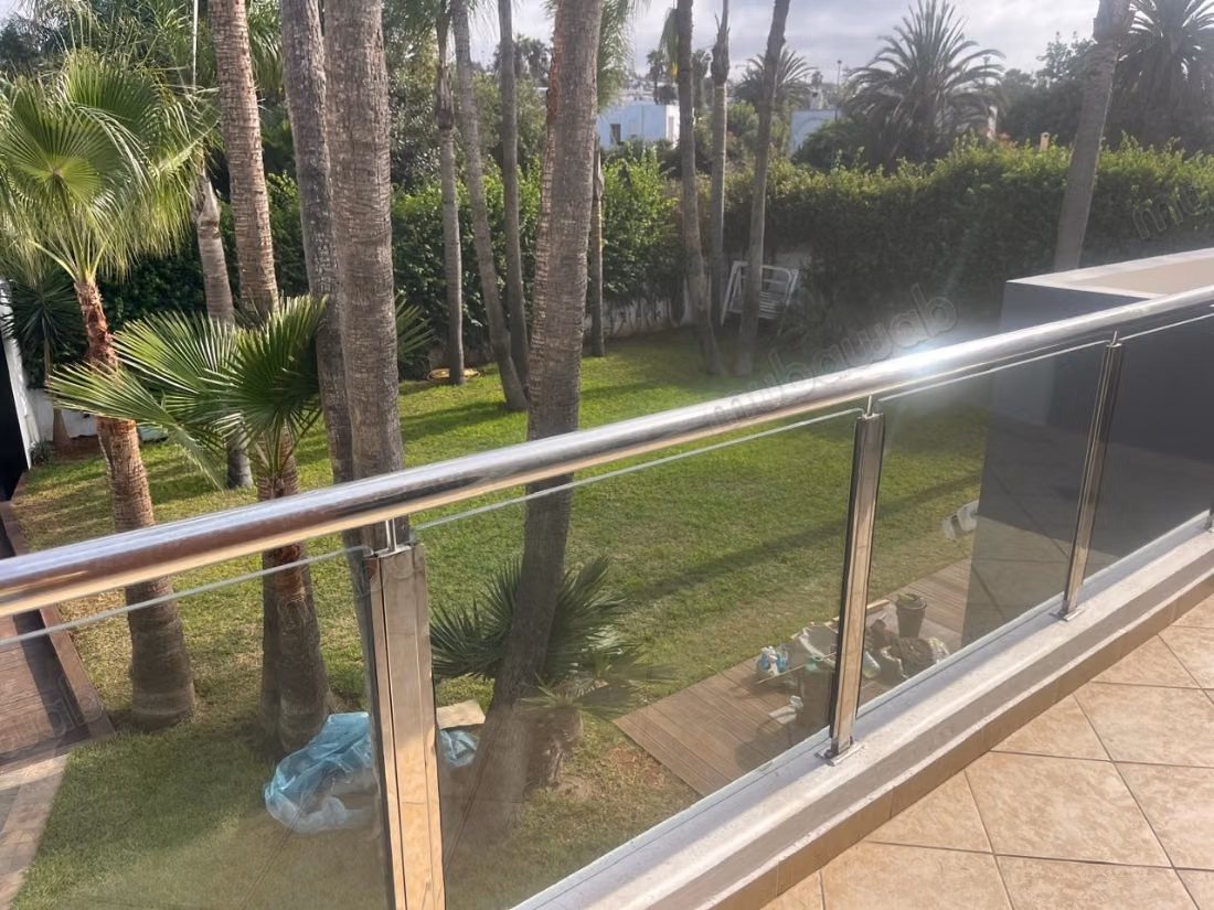 Villa professionnelle de 1.250 m de surface exploitable a la location en plein quartier Anfa idéal pour siège social