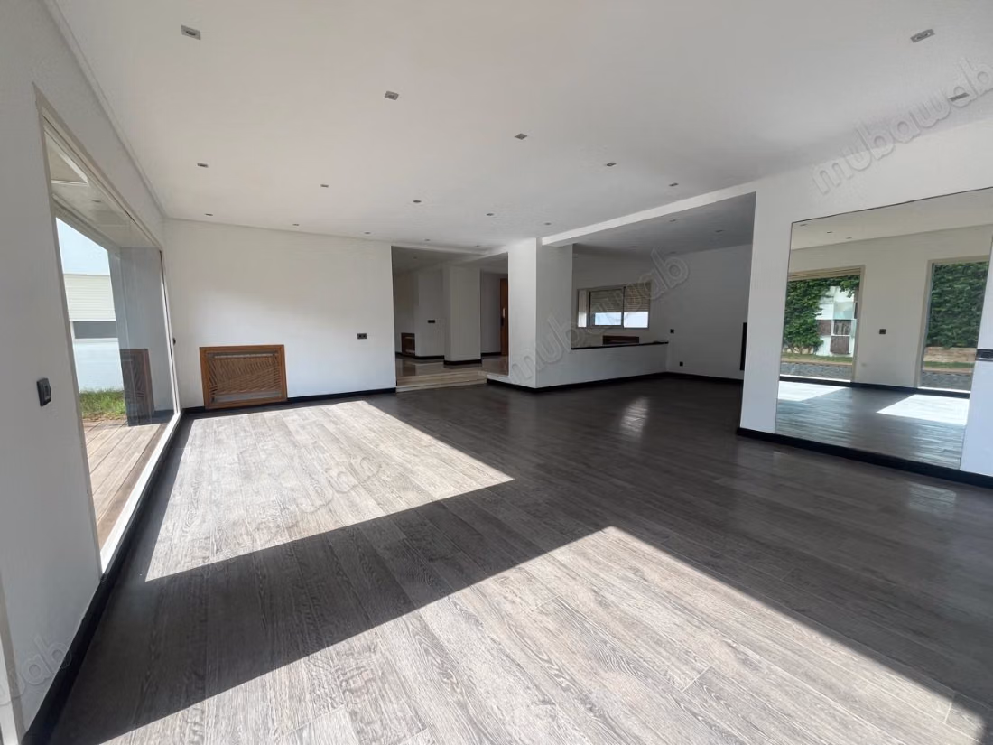 Villa professionnelle de 1.250 m de surface exploitable a la location en plein quartier Anfa idéal pour siège social