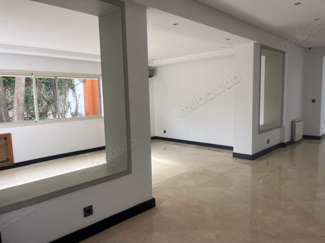 Villa professionnelle de 1.250 m de surface exploitable a la location en plein quartier Anfa idéal pour siège social