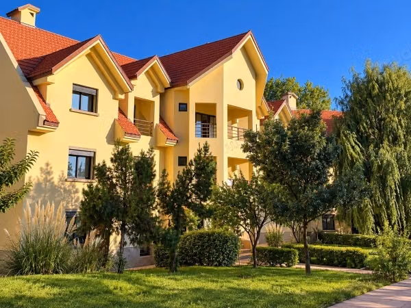 Immeuble entier neuf – Résidence Suisse, Ifrane