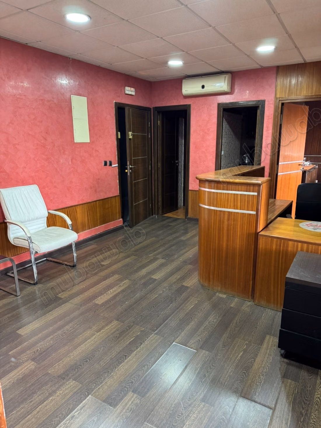 Location de bureaux à Aïn Sebaâ.
Superficie 90 m².
Concierge et climatisation