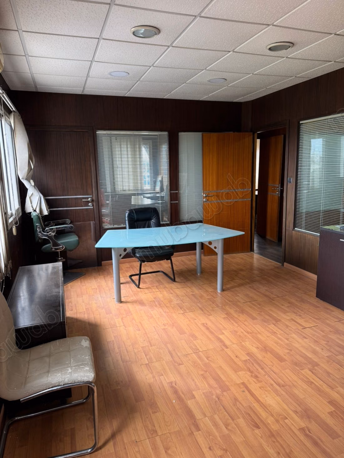 Location de bureaux à Aïn Sebaâ.
Superficie 90 m².
Concierge et climatisation