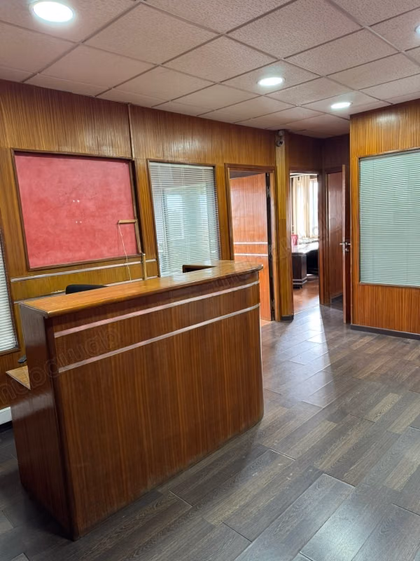 Location de bureaux à Aïn Sebaâ.
Superficie 90 m².
Concierge et climatisation