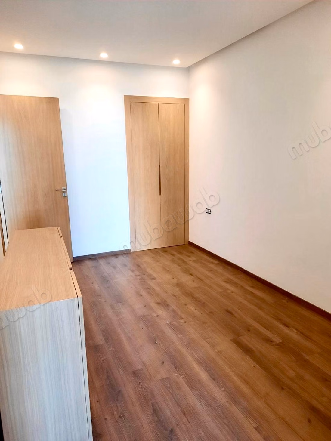 En Location Vide: Magnifique Studio dans une résidence familiale et calme au quartier les Princesses