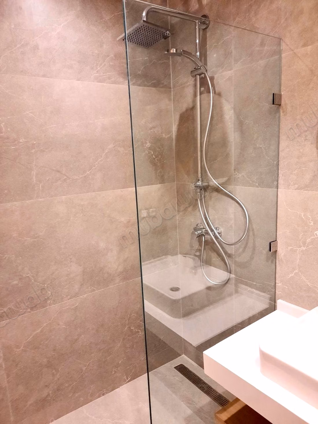 En Location Vide: Magnifique Studio dans une résidence familiale et calme au quartier les Princesses