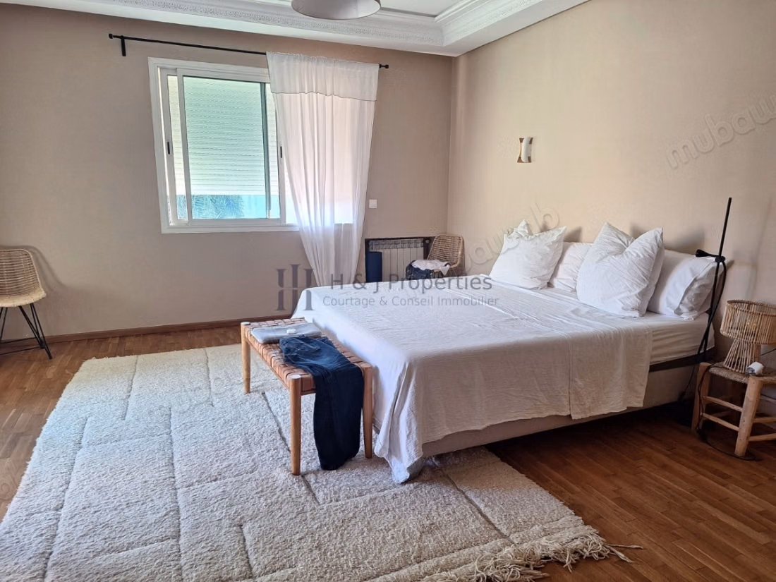 Villa t5 vide 395m² – rés. Piscine