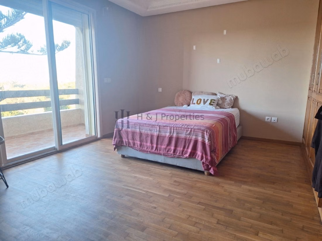 Villa t5 vide 395m² – rés. Piscine