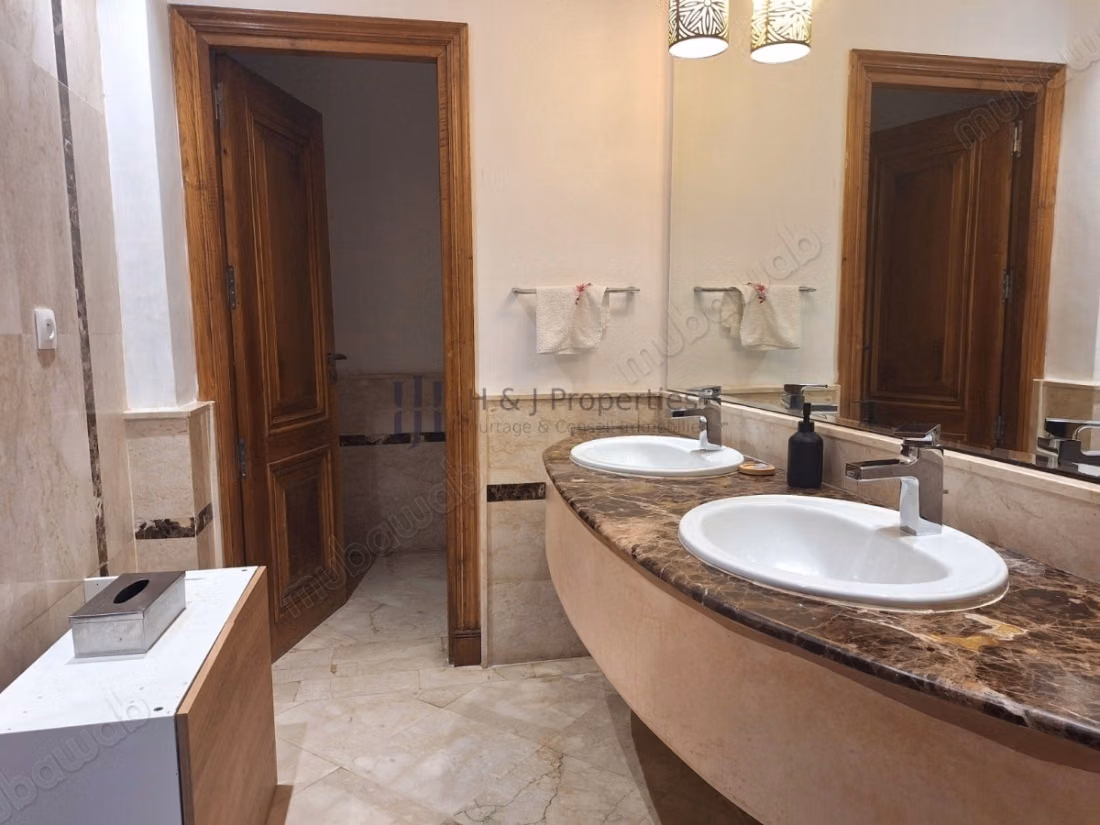 Villa t5 vide 395m² – rés. Piscine