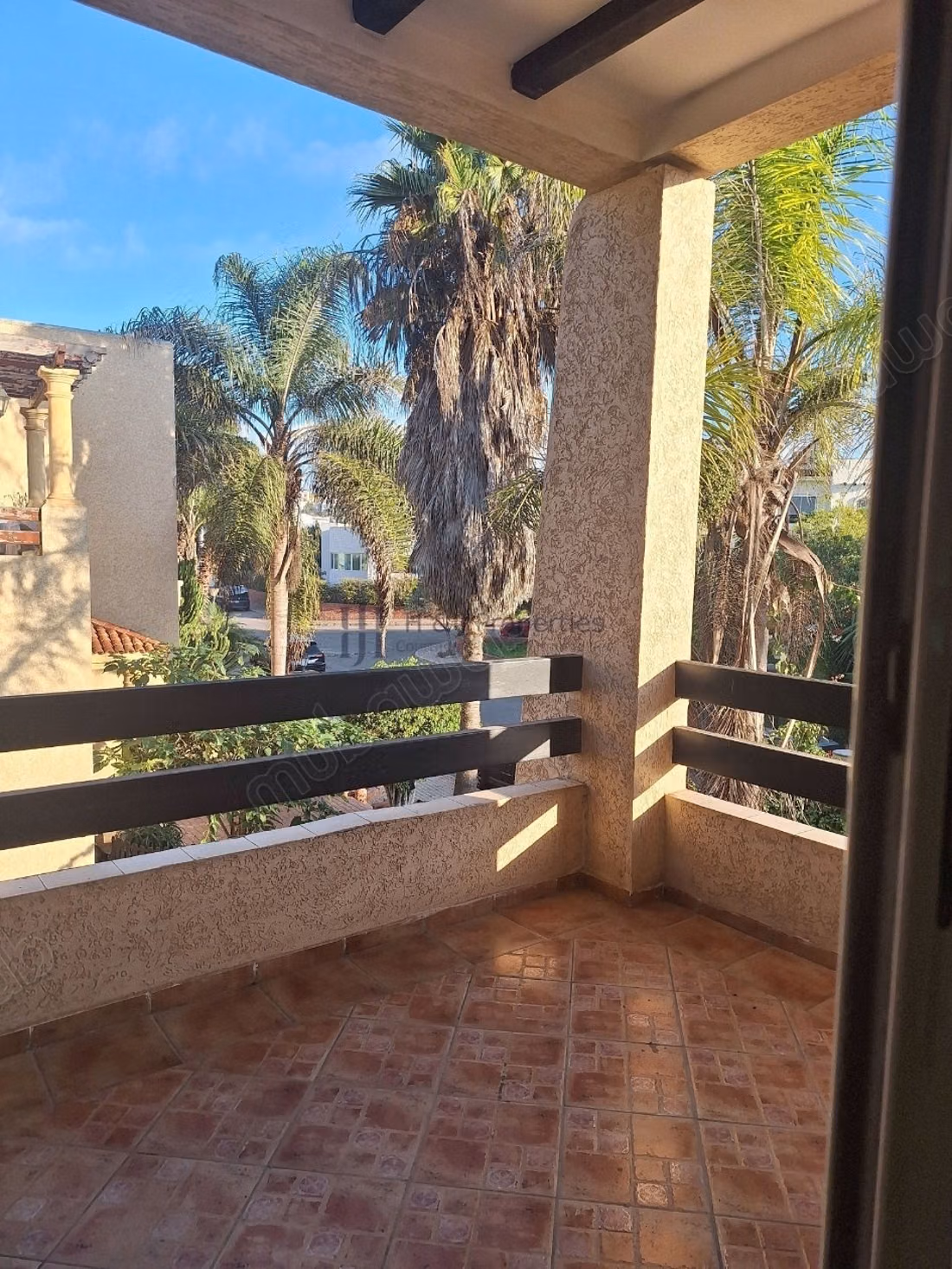 Villa t5 vide 395m² – rés. Piscine