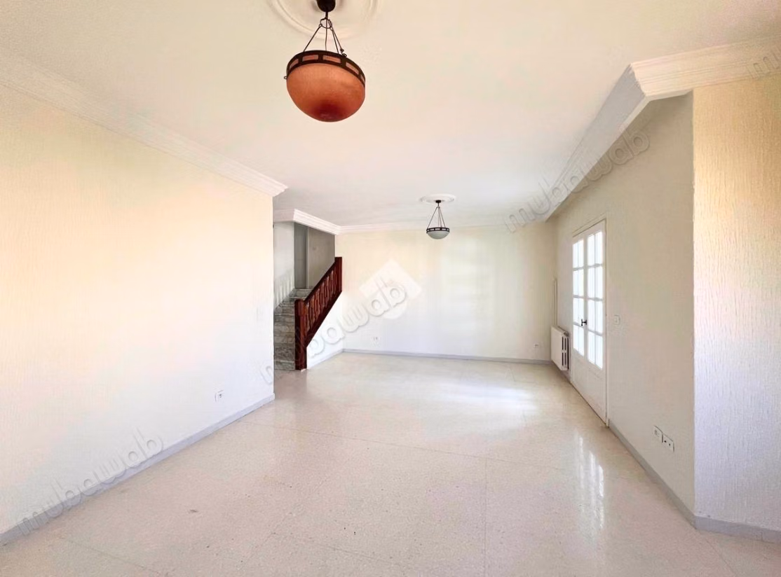 Etage de villa en location