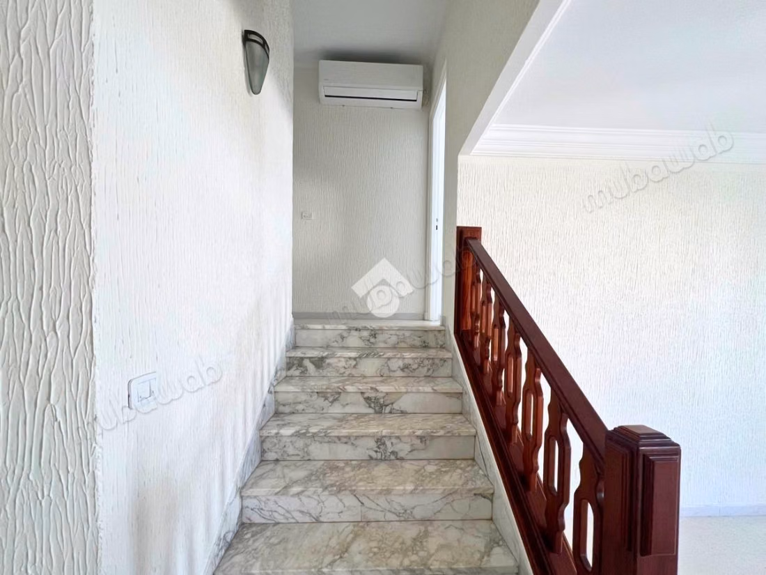 Etage de villa en location