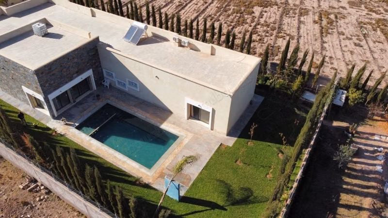 Villa de Haut Standing piscine chauffée à Louer – Route de Ouarzazate Chwiter, à 20 km /0 piste de Marrakech