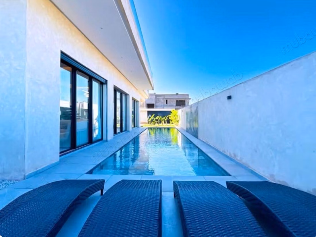 Te koop luxe villa aan de Route de l'Ourika. 6 comfortabele kamers. Goed ingericht